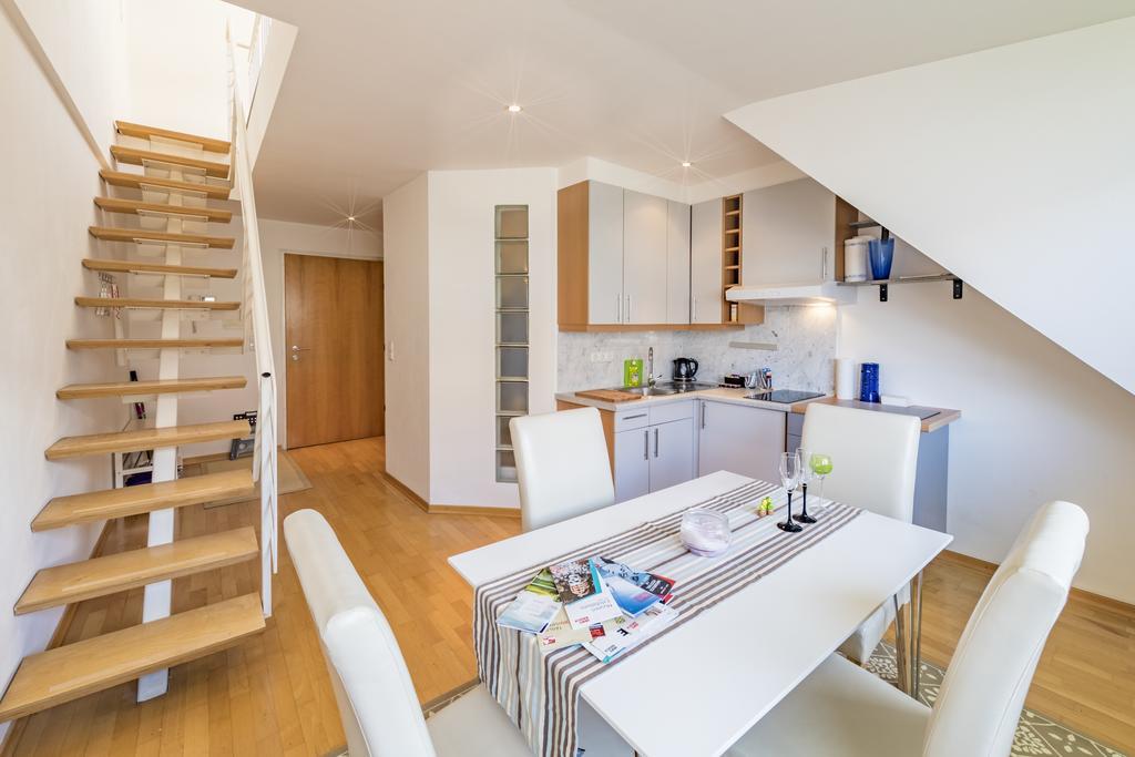 Maisonette Apartment Am Bahnhof - Adults Only Інсбрук Екстер'єр фото