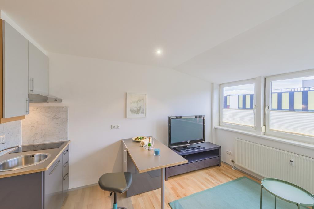 Maisonette Apartment Am Bahnhof - Adults Only Інсбрук Екстер'єр фото