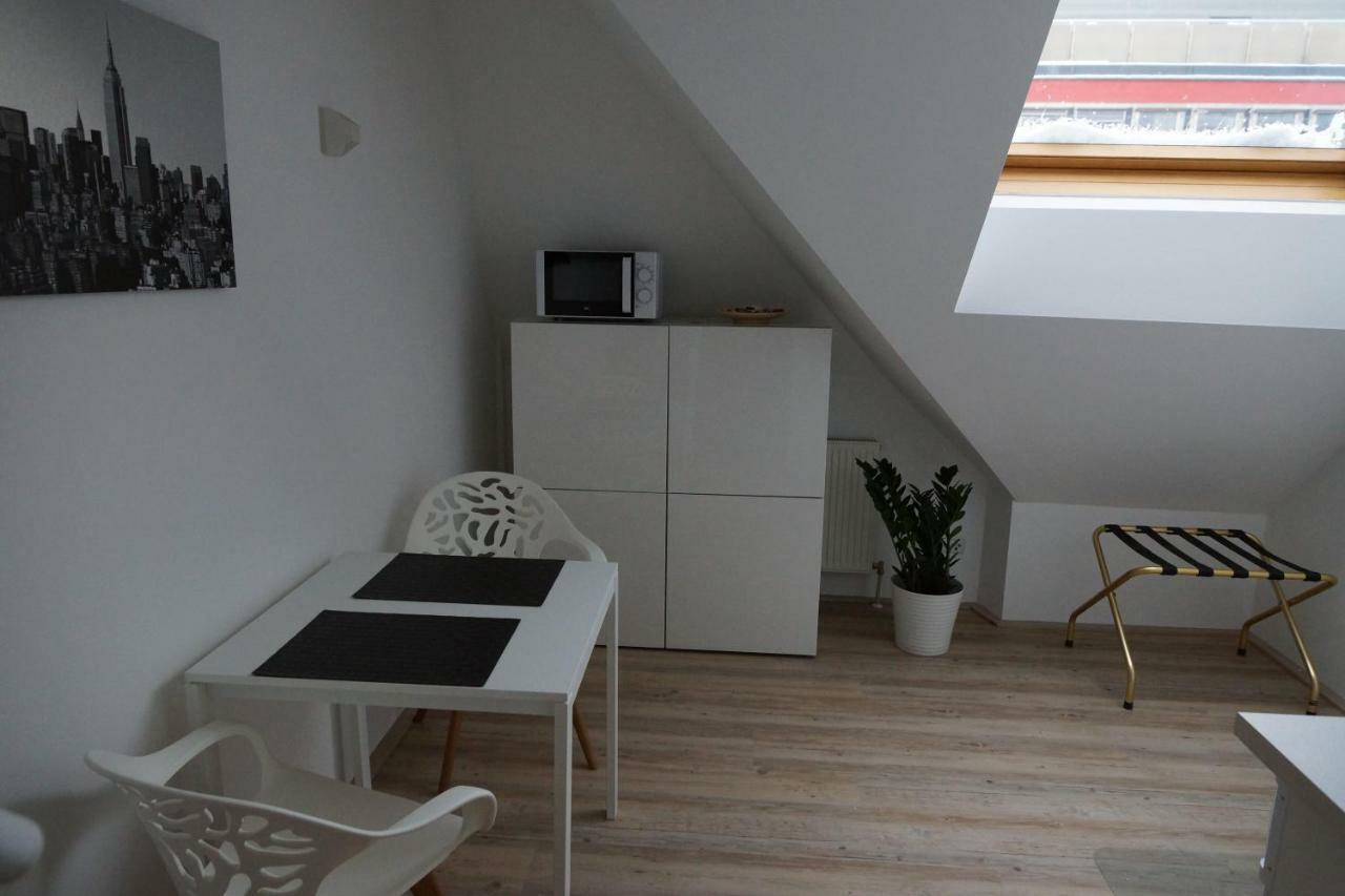 Maisonette Apartment Am Bahnhof - Adults Only Інсбрук Екстер'єр фото